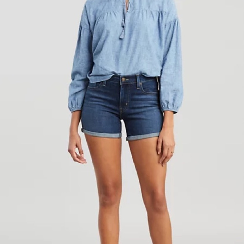 NWT Mid-Length Levi’s Women’s Jean Denim Shorts Dark Wash Size 26